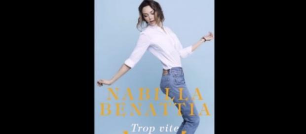 Nabilla a sorti son autobiographie "Trop Vite" à l'âge de 24 ans. Nabilla a sorti son autobiographie "Trop Vite" à l'âge de 24 ans.