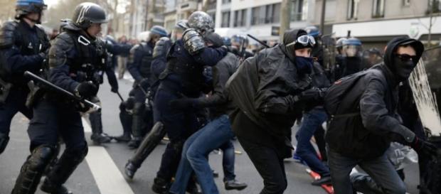 TERRA REAL TIME : FRANCIA: SI RISCHIA UNA GUERRA CIVILE, CAOS A ... TERRA REAL TIME : FRANCIA: SI RISCHIA UNA GUERRA CIVILE, CAOS A ...