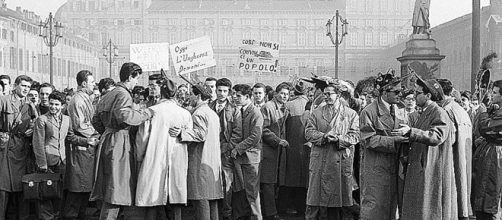 Manifestazione di goliardi contro l'occupazione sovietica dell'Ungheria nel 1956.