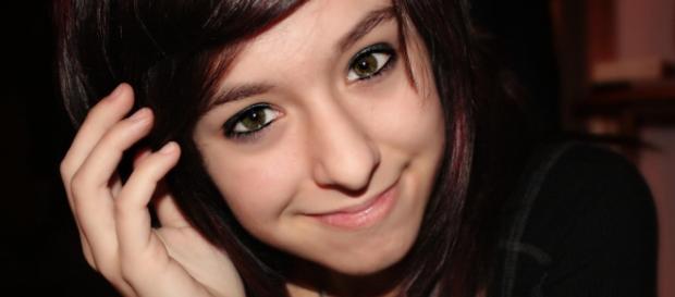 Indícios apontam que cantora teria sido assassinada por um fã Indícios apontam que cantora teria sido assassinada por um fã