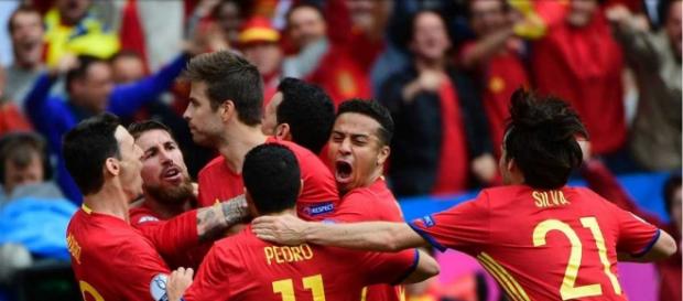 Los jugadores españoles celebrando el gol de Gerard Piqué Los jugadores españoles celebrando el gol de Gerard Piqué