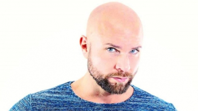 Miky Falcicchio sensuale e intrigante in posa