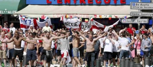 Gli scatenati hooligans inglesi hanno devastato Marsiglia