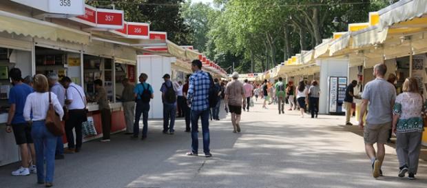 Feria del libro en el Parque del Retiro de Madrid. Foto: JEXA. Feria del libro en el Parque del Retiro de Madrid. Foto: JEXA.