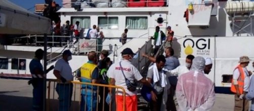 Nuovo sbarco di migranti nella città di Crotone.