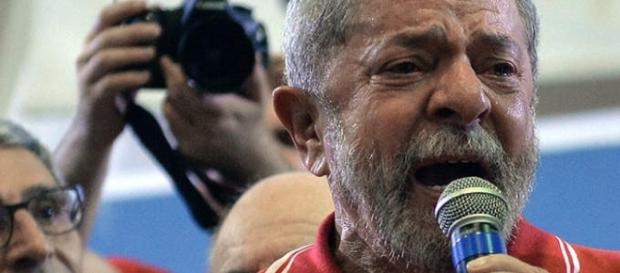 Lula é investigado pela Lava Jato Lula é investigado pela Lava Jato