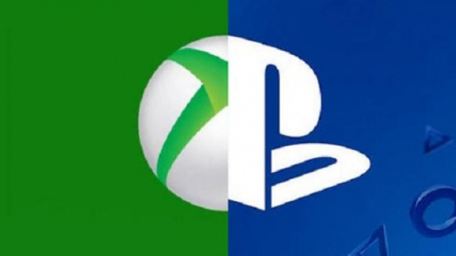 I due simboli Xbox e PlayStation insieme