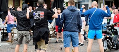 Tifosi russi in azione in Francia