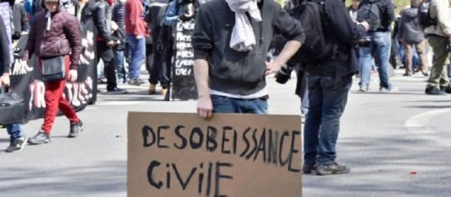 Un'immagine delle proteste in corso in Francia