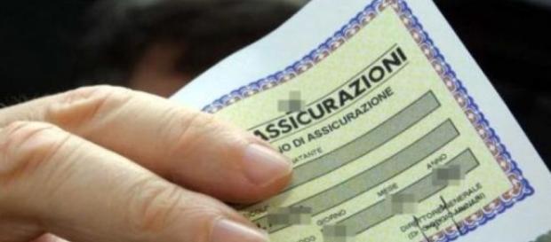 La RC Auto italiana costa meno ma è ancora troppo alta. La RC Auto italiana costa meno ma è ancora troppo alta.