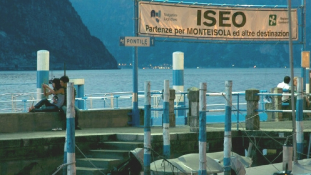 Il ponte sul lago di Iseo dell'artista Christo. Pronti per l'inaugurazione.