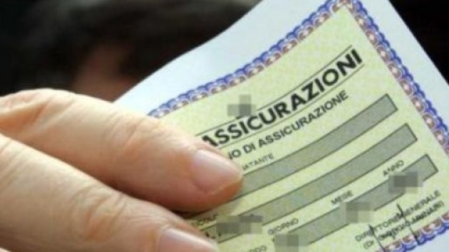La RC Auto italiana costa meno ma &egrave; ancora troppo alta.