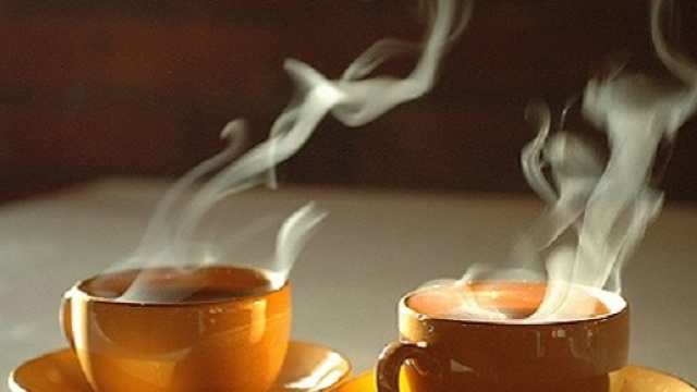 Le bevande molto calde possono aumentare l'incidenza del cancro all'esofago