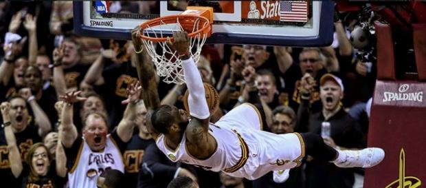 Lebron James machacó a los Warriors de Stephen Curry Lebron James machacó a los Warriors de Stephen Curry