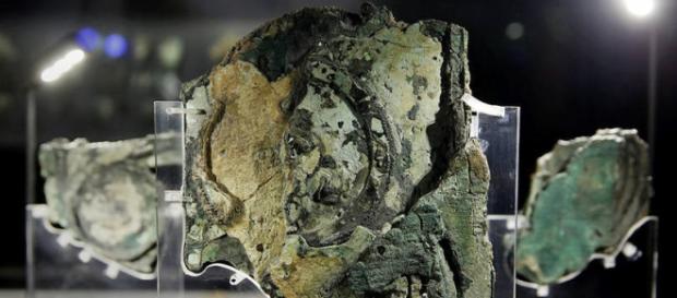 Máquina de Anticítera em exposição na Grécia Máquina de Anticítera em exposição na Grécia