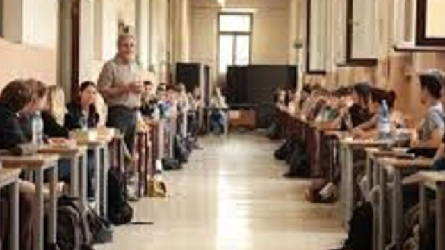Maturit&agrave; 2016: gli indizi della Giannini