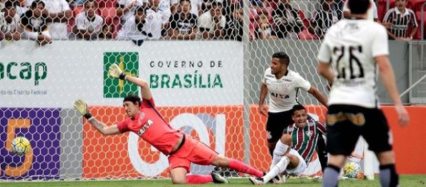 Cícero marca e garante vitória do Fluminense sobre o Corinthians no Mané Garrincha (Fonte: Felipe Costa / Futura Press) Cícero marca e garante vitória do Fluminense sobre o Corinthians no Mané Garrincha (Fonte: Felipe Costa / Futura Press)