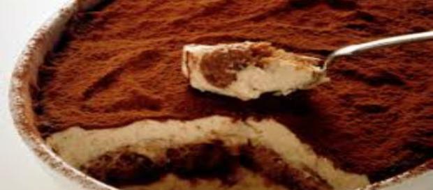 Il tiramisù con panna e cioccolato Il tiramisù con panna e cioccolato