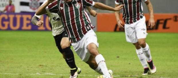 Scarpa tenta o lance para o Fluminense Scarpa tenta o lance para o Fluminense