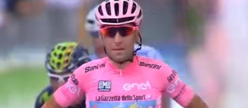 Vincenzo Nibali in maglia rosa