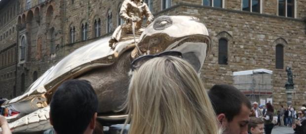 Jan Fabre a Firenze, gli animalisti protestano: "Non c'è nulla di artistico nella morte." Jan Fabre a Firenze, gli animalisti protestano: "Non c'è nulla di artistico nella morte."