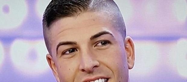 Labrador anuncia el final de su trono en MYHYV. Labrador anuncia el final de su trono en MYHYV.
