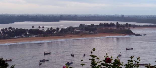 Entre lagune, Océan Atlantique et fleuve Bandama en Côte d'Ivoire Entre lagune, Océan Atlantique et fleuve Bandama en Côte d'Ivoire