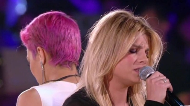 Emma Marrone ed Elodie Di Patrizi al concerto dei Modà