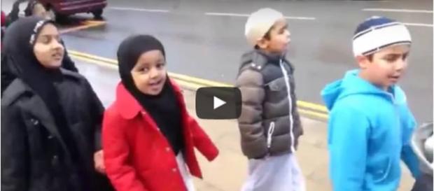 Podopieczni jednej z islamskich szkół w Bolton Podopieczni jednej z islamskich szkół w Bolton