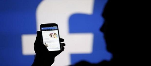 Privacy, Facebook nuovamente sotto accusa. Secondo una docente americana ascolterebbe le conversazioni telefoniche degli utenti. Privacy, Facebook nuovamente sotto accusa. Secondo una docente americana ascolterebbe le conversazioni telefoniche degli utenti.