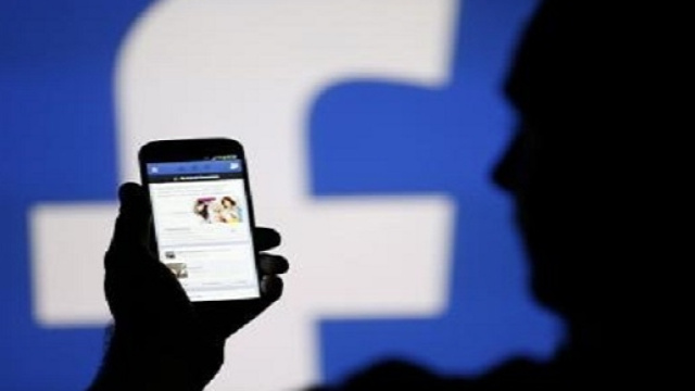 Privacy, Facebook nuovamente sotto accusa. Secondo una docente americana ascolterebbe le conversazioni telefoniche degli utenti.