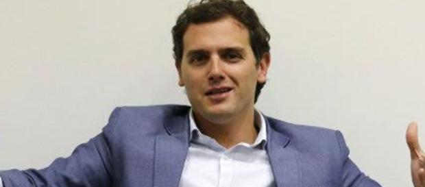 Albert Rivera y las mentiras de la derecha neoliberal. Albert Rivera y las mentiras de la derecha neoliberal.