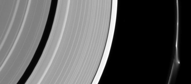 Obiect misterios descoperit pe Saturn Obiect misterios descoperit pe Saturn