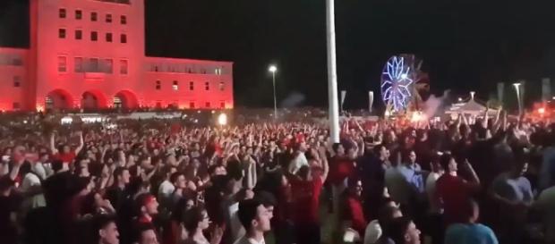 Sărbătoare pe străzile Tiranei după victoria istorică a Albaniei Sărbătoare pe străzile Tiranei după victoria istorică a Albaniei