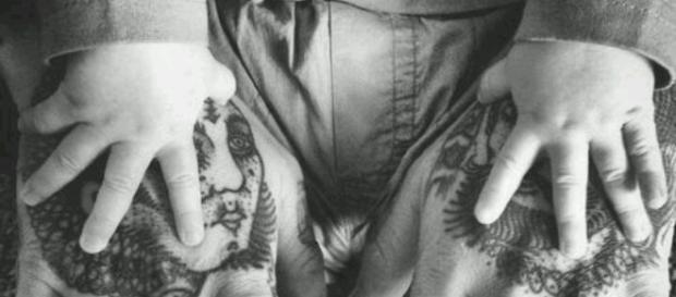 Tattoo hands and baby. Día del padre. Tattoo hands and baby. Día del padre.