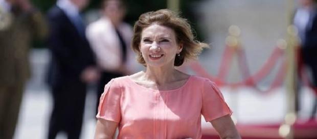 Carmen Iohannis cu o rochiță transparentă la un eveniment oficial Carmen Iohannis cu o rochiță transparentă la un eveniment oficial