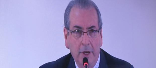 Eduardo Cunha diz que não renuncia Eduardo Cunha diz que não renuncia