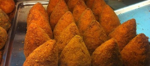 Gli arancini di Savia (Via Etnea) VOTO: 8/10 Gli arancini di Savia (Via Etnea) VOTO: 8/10