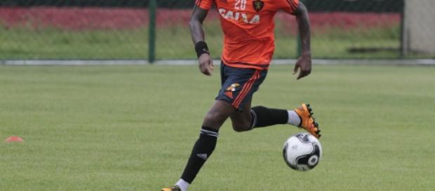 Rodney Wallace tem exercido funções diferentes dentro do time Rodney Wallace tem exercido funções diferentes dentro do time