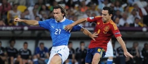 Duello tra Pirlo e Xavi nella finale degli Europei 2012