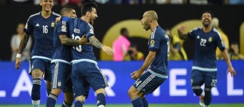 I giocatori argentini festeggiano la trionfale vittoria sugli USA