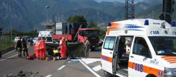 Drammatico incidente sulla SS106 in Calabria: un morto Drammatico incidente sulla SS106 in Calabria: un morto