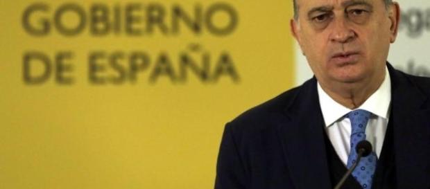 El ministro se ve envuelto en un escándalo cuatro días antes de las elecciones El ministro se ve envuelto en un escándalo cuatro días antes de las elecciones