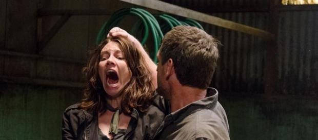 Maggie in una scena di The Walking Dead. Maggie in una scena di The Walking Dead.