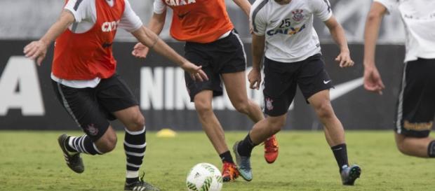 O Corinthians pode perder Romero, atual artilheiro da equipe. O Corinthians pode perder Romero, atual artilheiro da equipe.