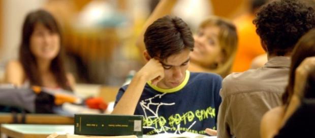 Para ENEM e Concursos, o mesmo lema: aprovação! Para ENEM e Concursos, o mesmo lema: aprovação!