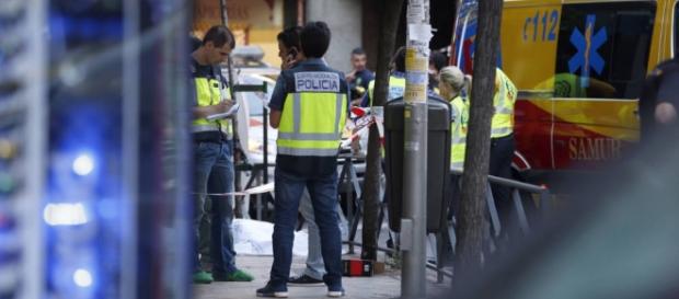 Policía en el lugar de los hechos. Fuente: EFE Policía en el lugar de los hechos. Fuente: EFE