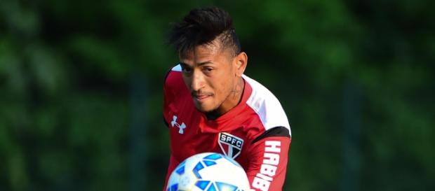Rogério ex-São Paulo se destaca em treino do Leão Pernambucano Rogério ex-São Paulo se destaca em treino do Leão Pernambucano