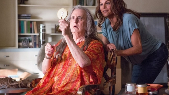 Maura Pfefferman e la sua amica trans Divina.