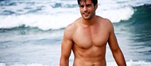 Cherry Season chi è il bellissimo Ayaz Dincer Serkan Cayoglu